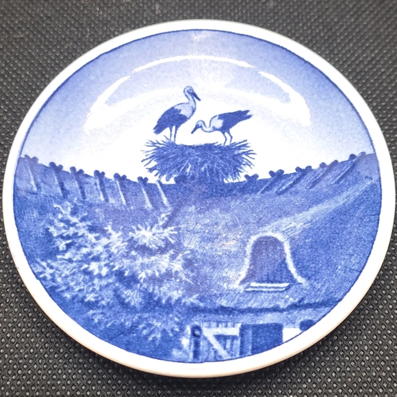 4 VINTAGE ROYAL COPENHAGEN  DENMARK BLUE AND WHITE MINI PLATES - Picture 2 of 10